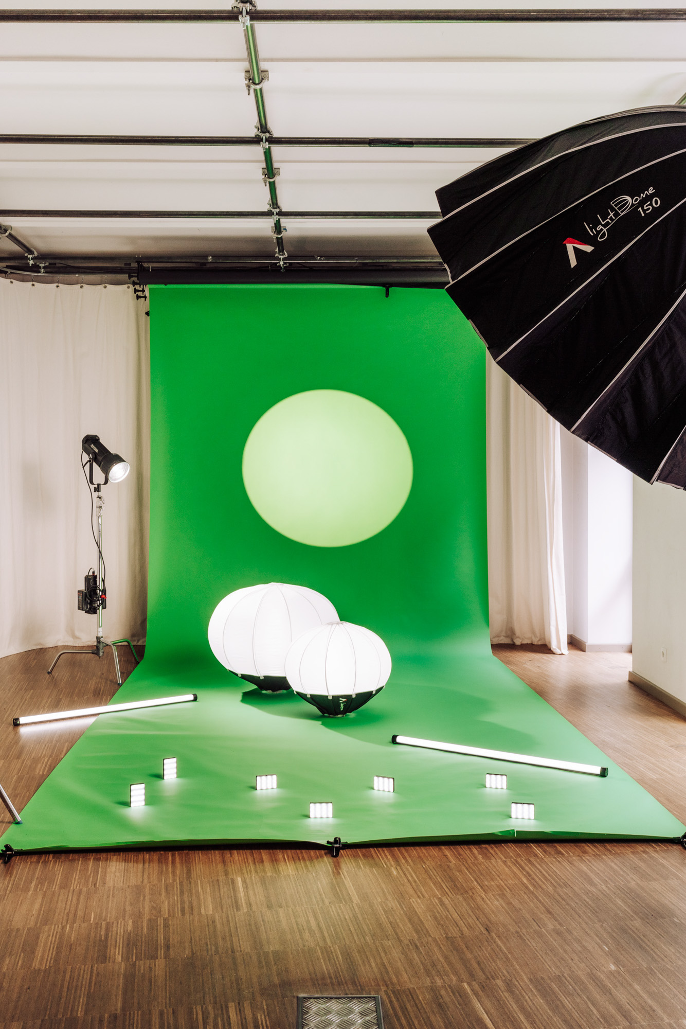 boxquadrat_Studio_Equipment Film Equipment auf grünem Hintergrund im boxquadrat Studio