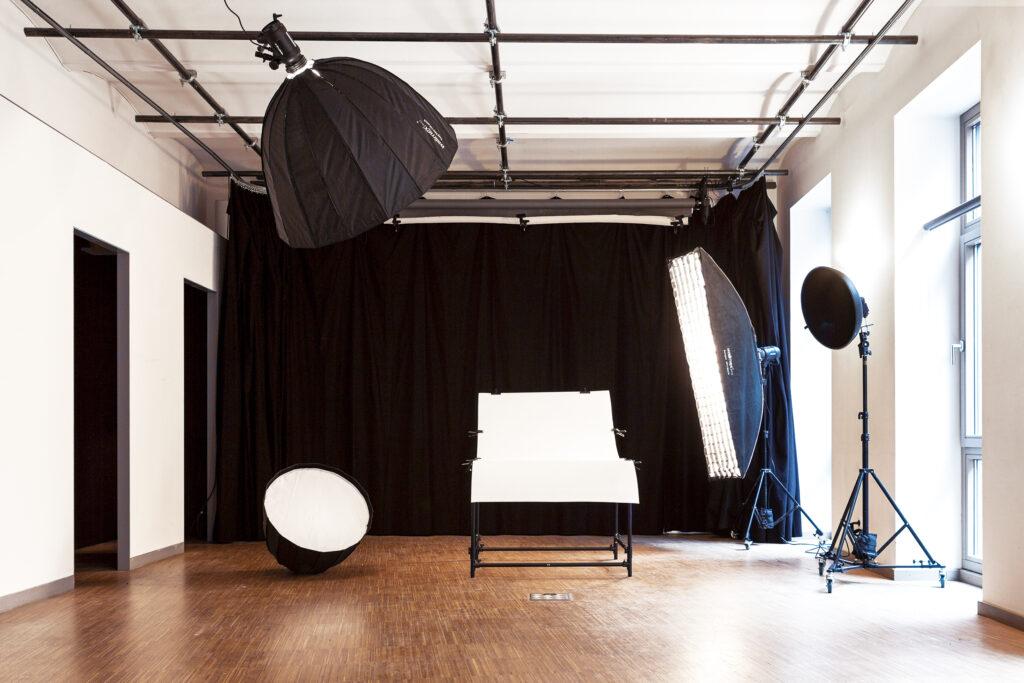 boxquadrat Fotostudio Wien mit Blitzanlage und Produkttisch