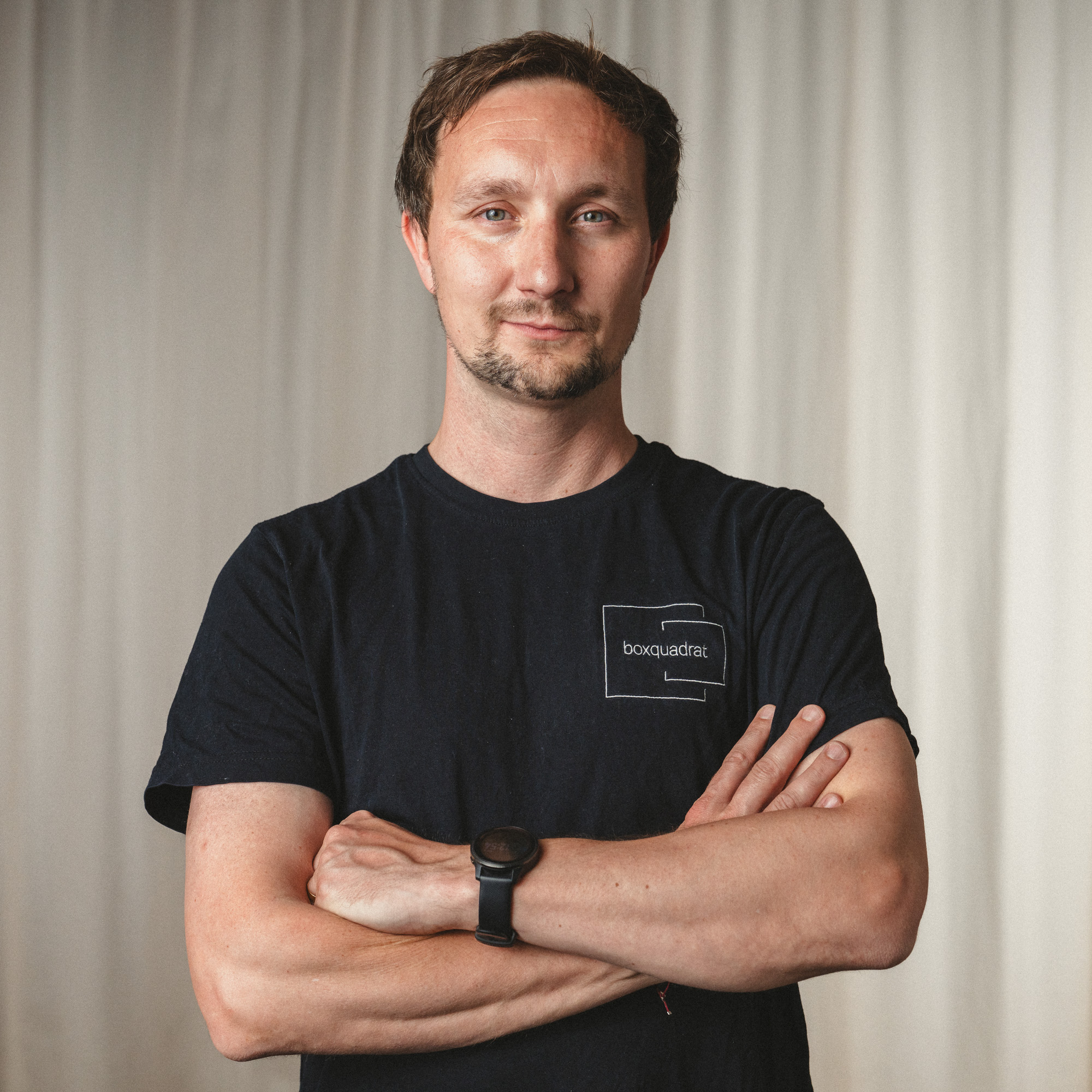 Portrait von Philipp Schulz, im boxquadrat Fotostudio 1160 Wien
