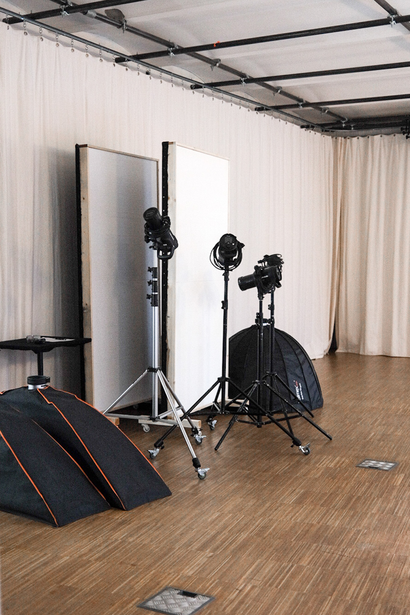 Fotoequipment im boxquadrat Foto Studio