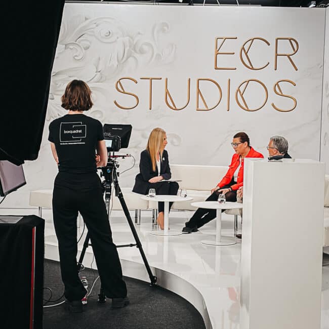 Kamerafrau Lauren Klocker im Livestreaming Studio am European Congress of Radiology 2026