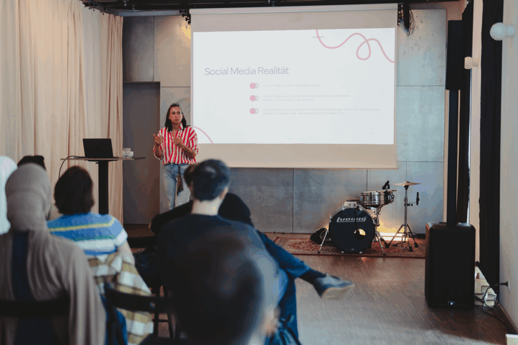 Paula Sidorczuk hält eine Keynote im boxquadrat Studio