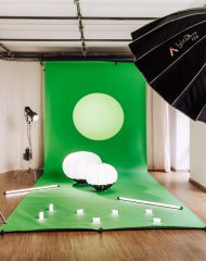 Film Equipment auf grünem Hintergrund im boxquadrat Filmstudio